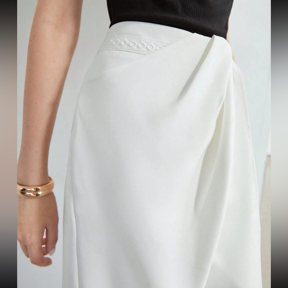 Premium Asymmetrical lace detail White knee length midi skirt - Picture 5 of 6